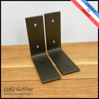 Équerre en métal avec patine noire pour étagère. Plusieurs modèles.